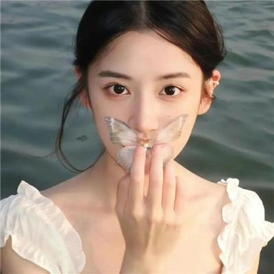 春川诊所 海报